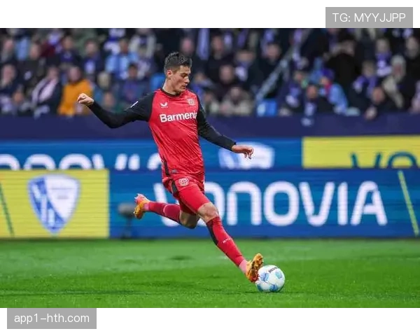 勒沃库森中场阿图尔草皮绊倒 膝盖严重扭伤含泪离场